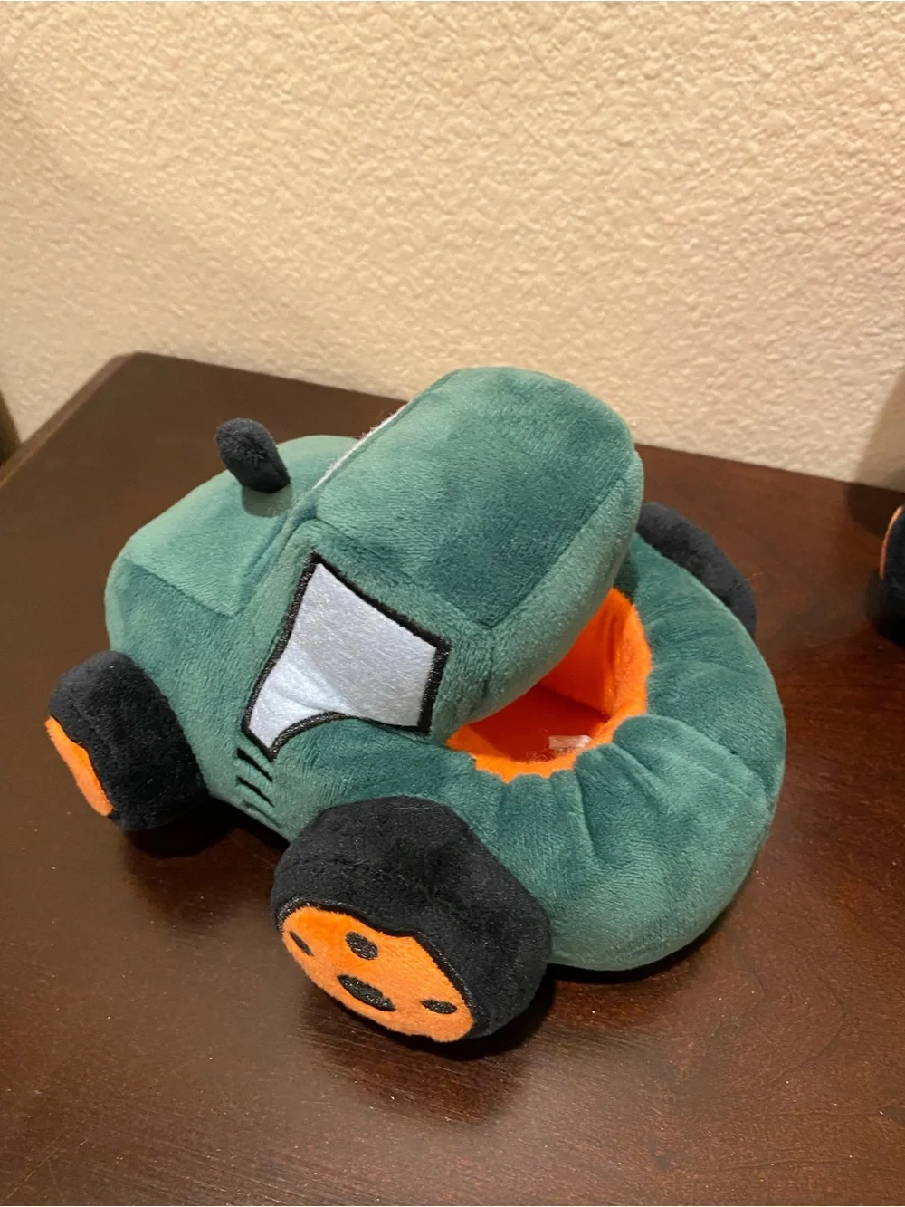 Toddler Plush Green Tractor Slippers LIKE NEW, Size 7/8 Resemble John Deere
